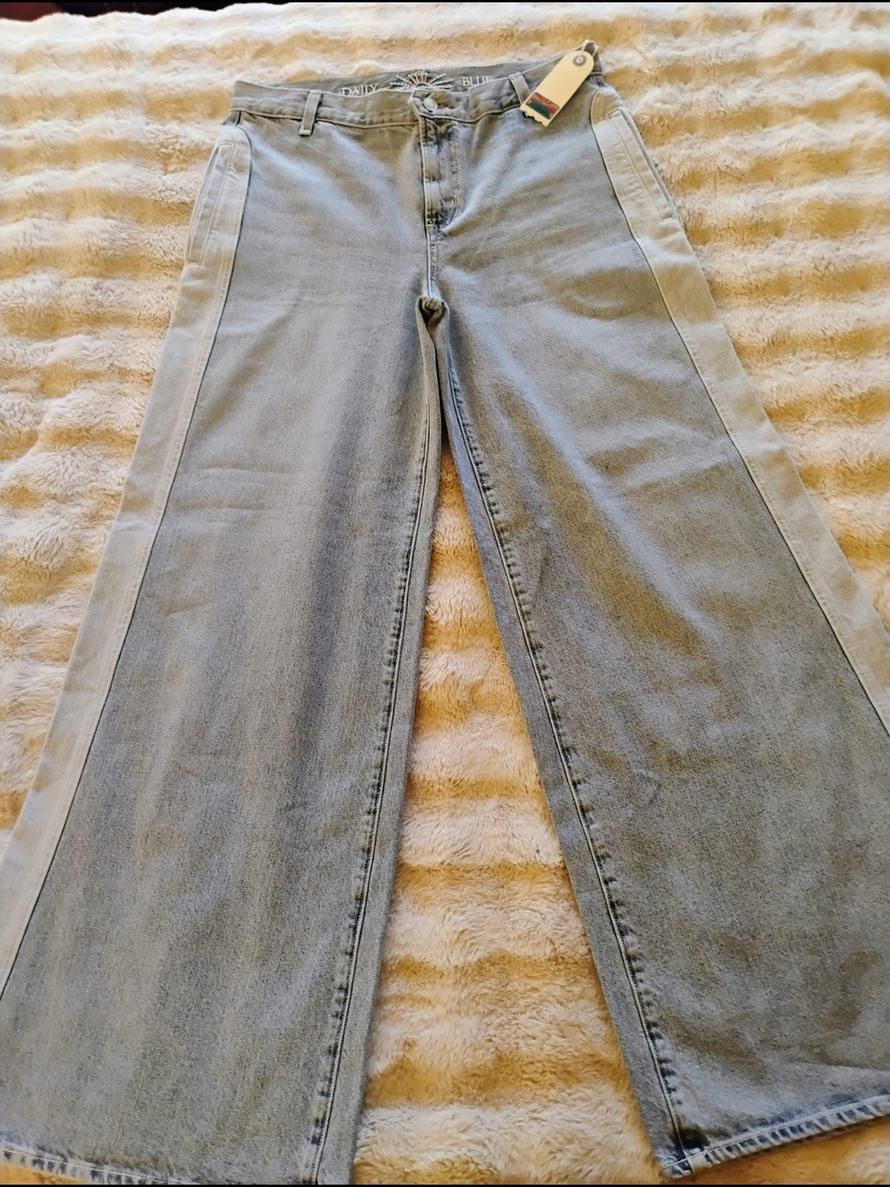 Two-Tone Light Wash Wide Leg Jeans